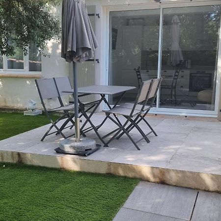 Aparthotel Les Bois De Zola Entre Provence Et Luberon Saint-Esteve-Janson Exterior foto